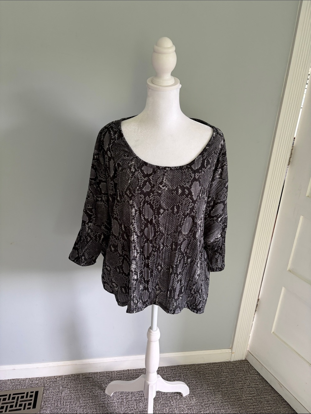 Black snake top